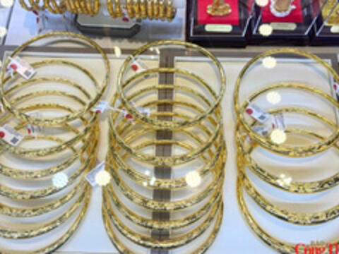 Giá vàng hôm nay (14/10): Liên tục đảo chiều