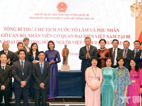 Xây dựng cộng đồng đoàn kết, phát huy vai trò cầu nối Việt Nam và châu Âu