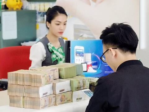 Dư nợ toàn nền kinh tế vượt 20,8 triệu tỷ đồng, dòng vốn tập trung mạnh vào sản xuất kinh doanh