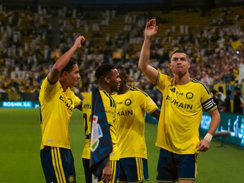 Ronaldo ghi hat-trick, áp sát cột mốc 1.000 bàn thắng
