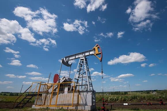 Giá xăng dầu hôm nay (4-2): Đảo chiều tăng