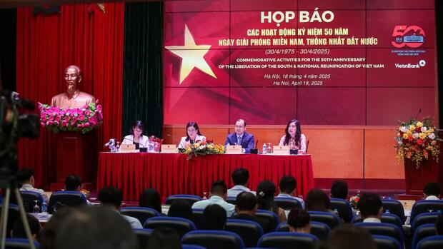 120 kiều bào tham gia khối diễu hành kỷ niệm 30/4