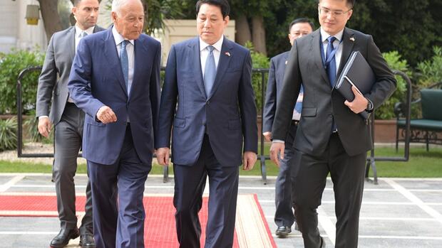 Chủ tịch nước Lương Cường thăm và phát biểu chính sách tại Liên đoàn Arab
