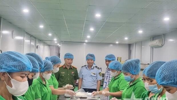 Giữ an toàn thực phẩm trong mùa bánh Trung thu