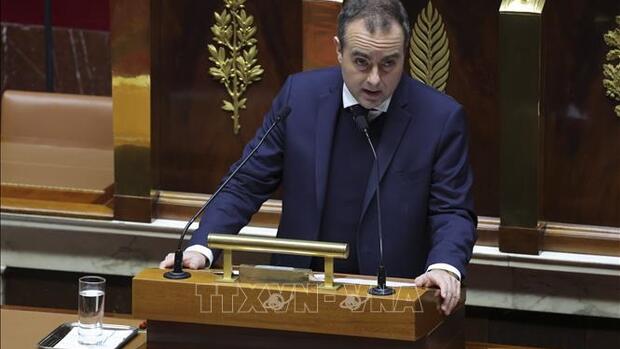 Thủ tướng Pháp vượt qua cuộc bỏ phiếu bất tín nhiệm