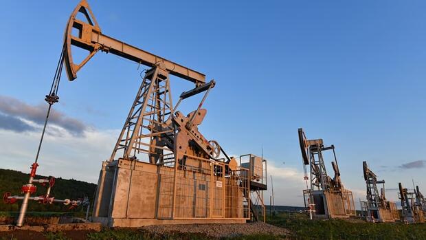 Giá xăng dầu hôm nay (28-2): Tăng mạnh