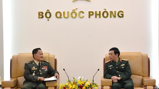Đại tướng Phan Văn Giang tiếp Quốc vụ khanh Bộ Quốc phòng Campuchia