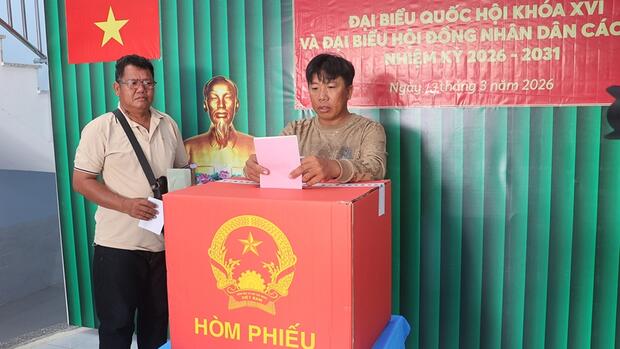 Cử tri khu vực miền núi, biên giới, hải đảo nô nức đi bầu cử sớm