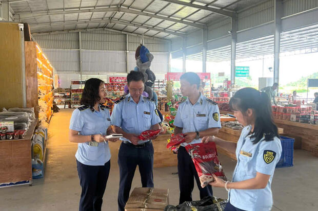 Lào Cai triển khai cao điểm chống buôn lậu, kiểm soát thị trường