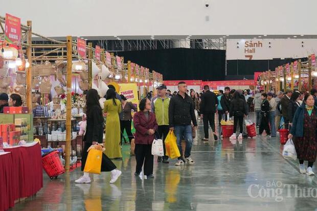 Ngày thứ hai, Hội chợ Mùa Xuân ‘tăng nhiệt’