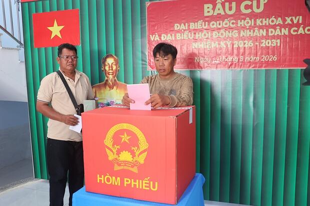 Cử tri khu vực miền núi, biên giới, hải đảo nô nức đi bầu cử sớm