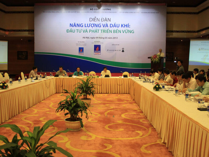 Diễn Đàn Năng Lượng và Dầu Khí - Đầu Tư và Phát Triển Bền Vững 2013