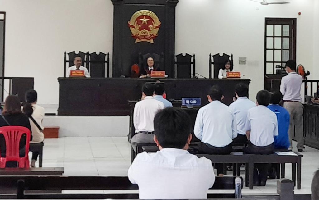 An ninh - Hình sự - Đang xét xử vụ sập tường khiến 7 người chết ở Vĩnh Long (Hình 2).