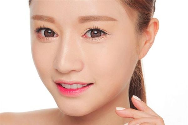 Những thói quen xấu làm tổn hại mắt Những thói quen xấu làm tổn hại mắt