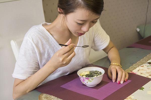 Thực hư về nhận định ‘ăn no chuốc bệnh vào thân, nhịn đói mới là cách để trường thọ’: Muốn sống khỏe, hãy thử ăn theo 2 chế độ sau đây - Ảnh 2. Thực hư về nhận định ‘ăn no chuốc bệnh vào thân, nhịn đói mới là cách để trường thọ’: Muốn sống khỏe, hãy thử ăn theo 2 chế độ sau đây - Ảnh 2.