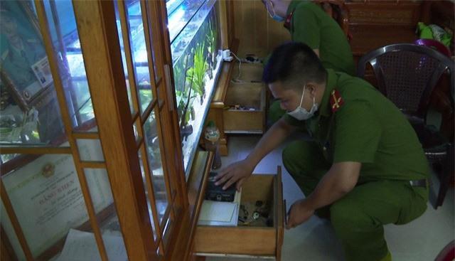 Bắt 3 đối tượng làm giả giấy xét nghiệm COVID-19 - Ảnh 3. Bắt 3 đối tượng làm giả giấy xét nghiệm COVID-19 - Ảnh 3.
