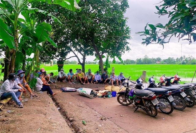 Bạc Liêu: Bắt quả tang 17 đối tượng đang tổ chức đá gà ăn tiền - Ảnh 1. Bạc Liêu: Bắt quả tang 17 đối tượng đang tổ chức đá gà ăn tiền - Ảnh 1.