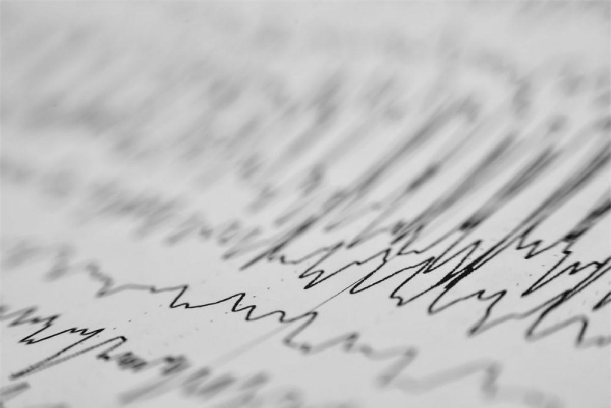 Đột quỵ: Đột quỵ là tình trạng xảy ra khi lưu thông máu bị gián đoạn, thường là do đông máu hoặc chảy máu ở não bộ. Những cơn đột quỵ ở hành não, ảnh hưởng đến khả năng hô hấp có thể gây tử vong tại chỗ. Người sống sót sau cơn đột quỵ cũng có thể bị liệt một phần cơ thể, gặp khó khăn trong việc nói chuyện và các khuyết tật khác.