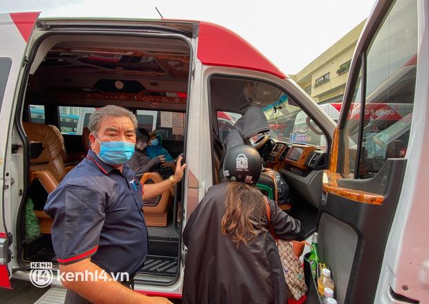 Giá xăng dầu tăng mạnh, nhiều nhà xe điêu đứng: “Dịch đã khó rồi mà xăng còn tăng cao nữa, phải bán nhà để gồng thôi” - Ảnh 7.