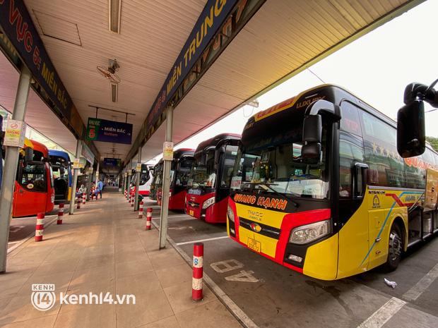 Giá xăng dầu tăng mạnh, nhiều nhà xe điêu đứng: “Dịch đã khó rồi mà xăng còn tăng cao nữa, phải bán nhà để gồng thôi” - Ảnh 3.