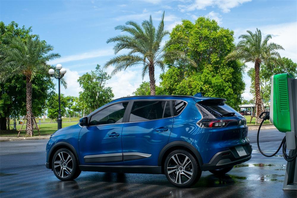 VinFast VF e34 đầu tiên xuyên Việt trong 48h: Sạc 11 lần, lượt đi hết 1 triệu tiền sạc - Ảnh 3. VinFast VF e34 đầu tiên xuyên Việt trong 48h: Sạc 11 lần, lượt đi hết 1 triệu tiền sạc - Ảnh 3.