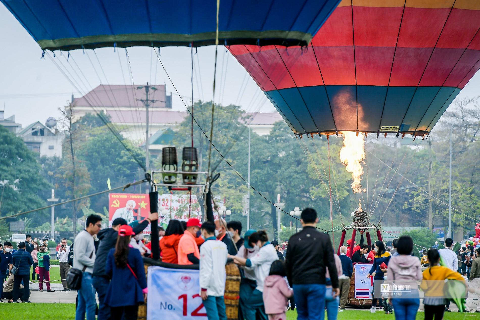 Văn hoá - Người dân thích thú tham gia lễ hội kinh khí cầu lớn nhất nước (Hình 13).