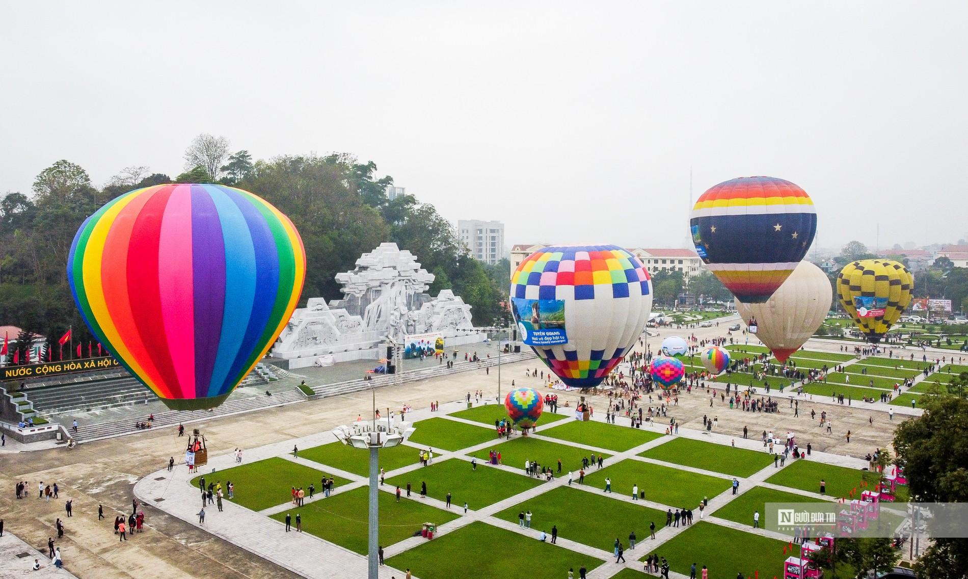 Văn hoá - Người dân thích thú tham gia lễ hội kinh khí cầu lớn nhất nước (Hình 2).