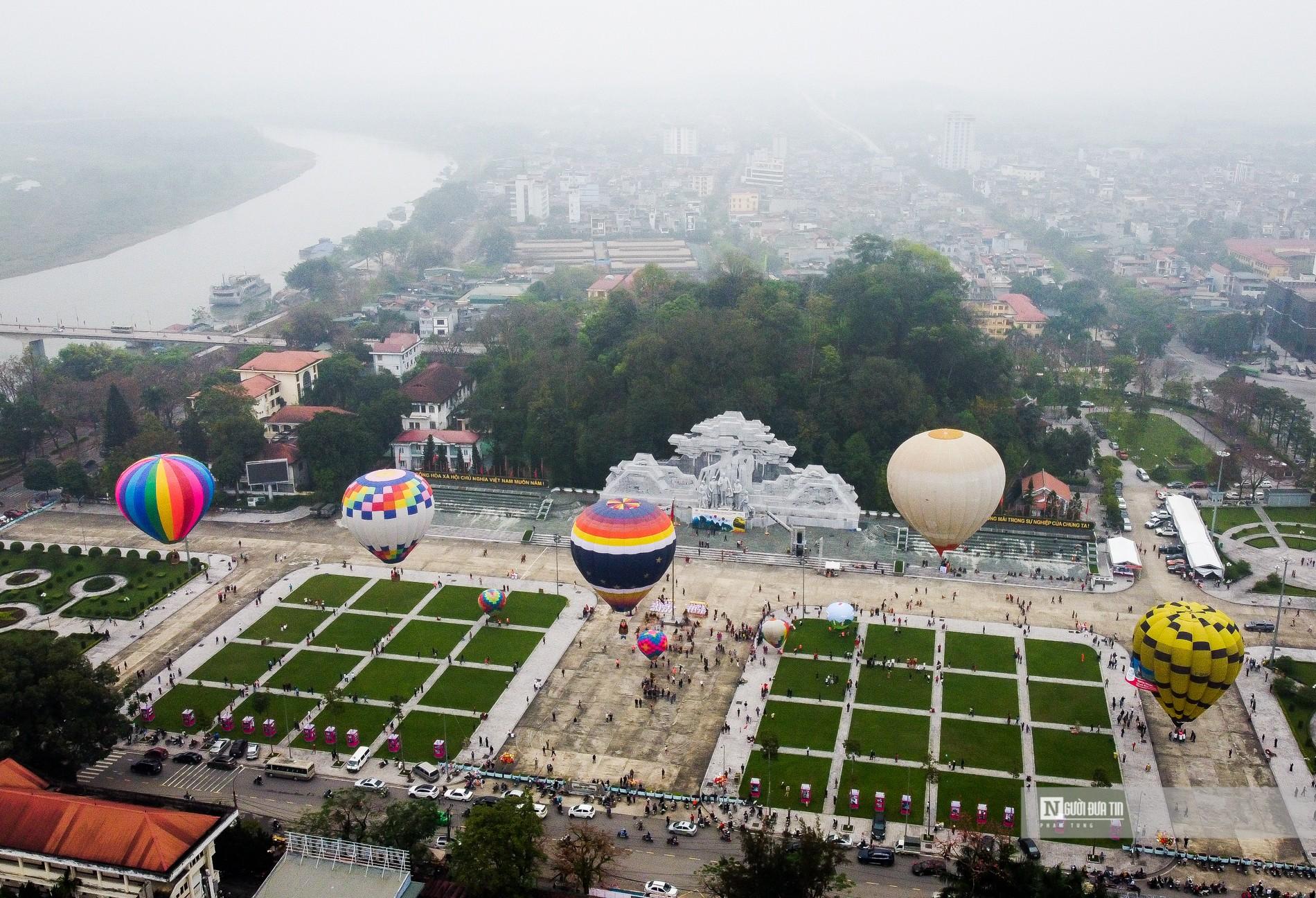 Văn hoá - Người dân thích thú tham gia lễ hội kinh khí cầu lớn nhất nước