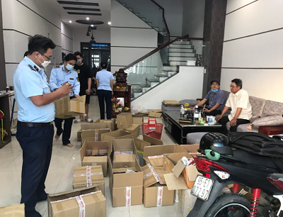 Lực lượng QLTT Cần Thơ kiểm tra một hộ kinh doanh thực phẩm chức năng tại Q.Cái Răng, TP Cần Thơ Lực lượng QLTT Cần Thơ kiểm tra một hộ kinh doanh thực phẩm chức năng tại Q.Cái Răng, TP Cần Thơ