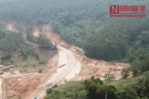 Dân sinh - Kon Tum: Thi công quốc lộ 24, ruộng của hàng trăm hộ dân bị vùi lấp