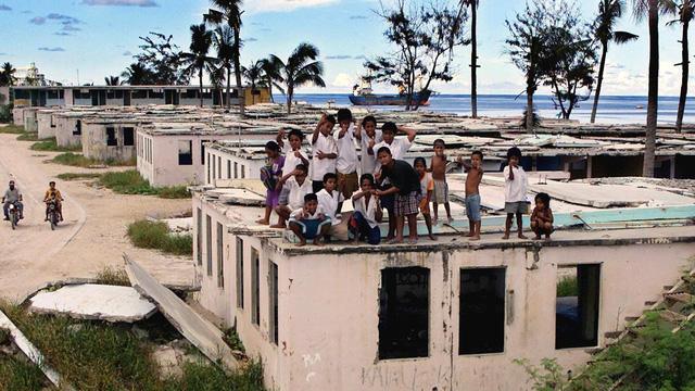 Quốc đảo Nauru kỳ lạ: Sở hữu kho báu độc nhất vô nhị từ... phân chim, lột xác thành nước giàu nhanh chóng, nhưng cũng vì thế mà đi vào khủng hoảng - Ảnh 4.