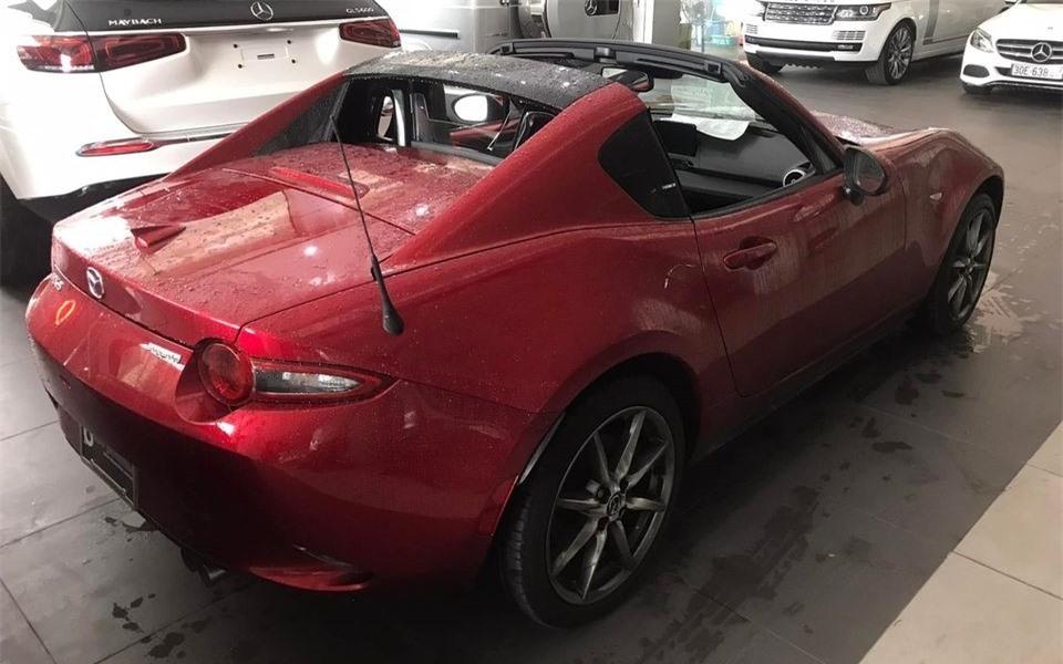 Mazda MX-5 Retractable Fastback mới về nước