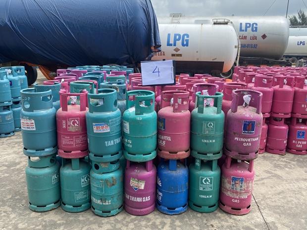 Phát hiện công ty sang chiết gas trái phép số lượng lớn - Ảnh 1.