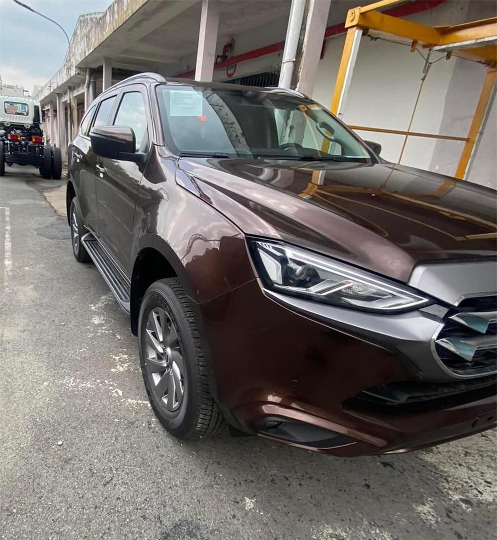 Isuzu mu-X 2022 trước đó bị bắt gặp trong khuôn viên nhà máy của hãng tại TP. Hồ Chí Minh.