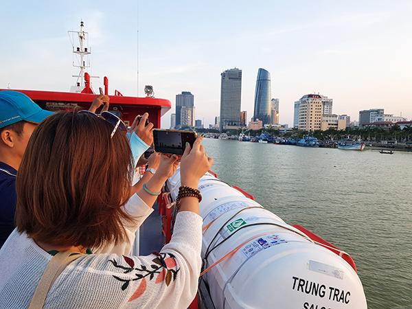 Lĩnh vực thương mại, dịch vụ, du lịch là trụ đỡ chính trụ đỡ chính giúp kinh tế TP vượt qua khó khăn, phục hồi và phát triển trong 6 tháng đầu năm 2022