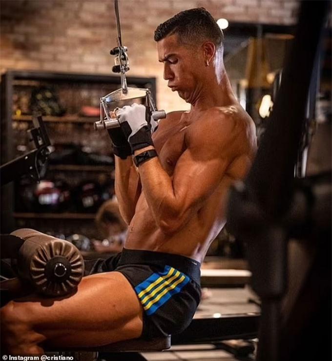 Ronaldo đăng ảnh tập luyện mới nhất lên Instagram