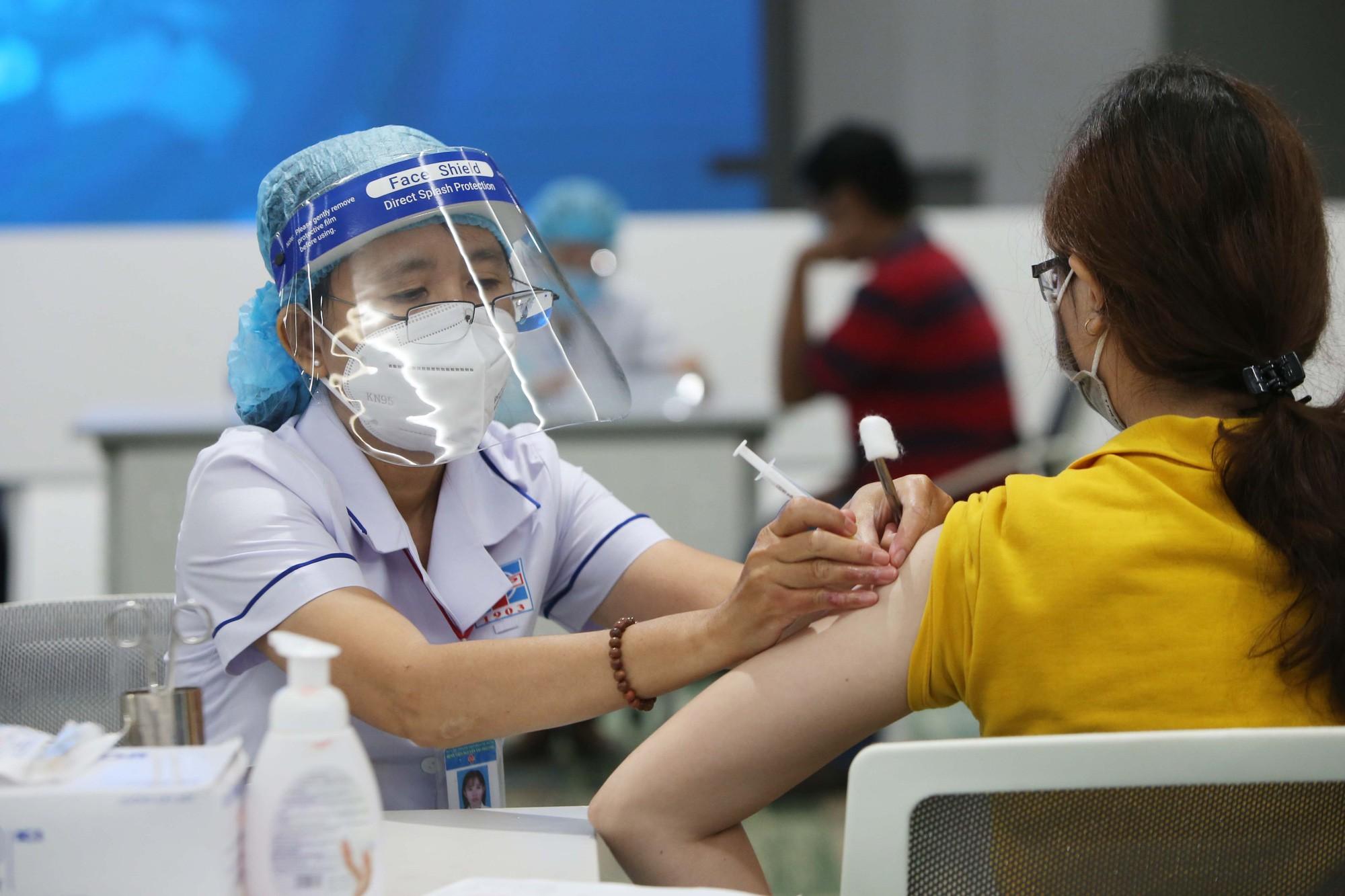 Sự kiện - Người không tiêm vắc-xin có nguy cơ mắc Covid-19 cao hơn khoảng 5 lần (Hình 2).