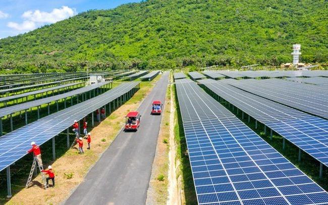 Vì sao đang thiếu điện nhưng hàng tỷ kWh điện gió, điện mặt trời bị bỏ đi?