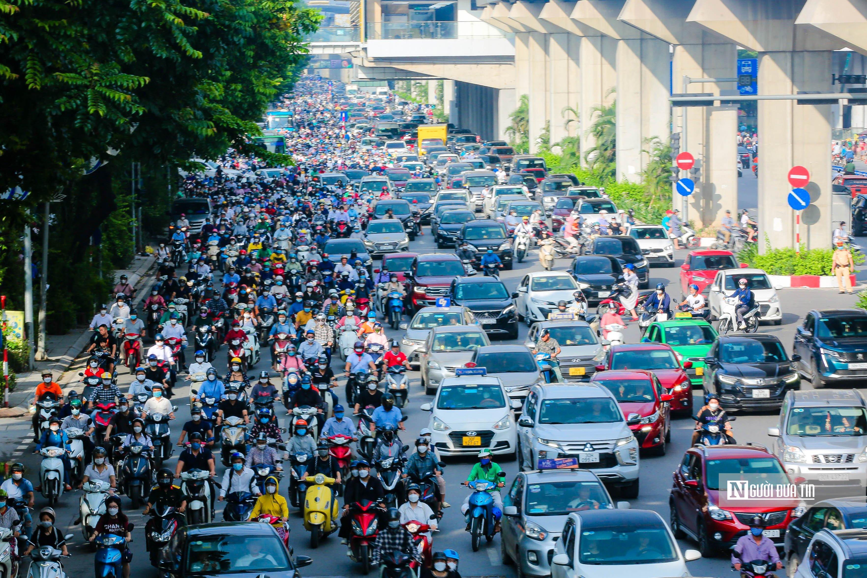 Sự kiện - Nhiều phương tiện vẫn 'lạc lối' sau 3 ngày phân làn đường Nguyễn Trãi (Hình 17).