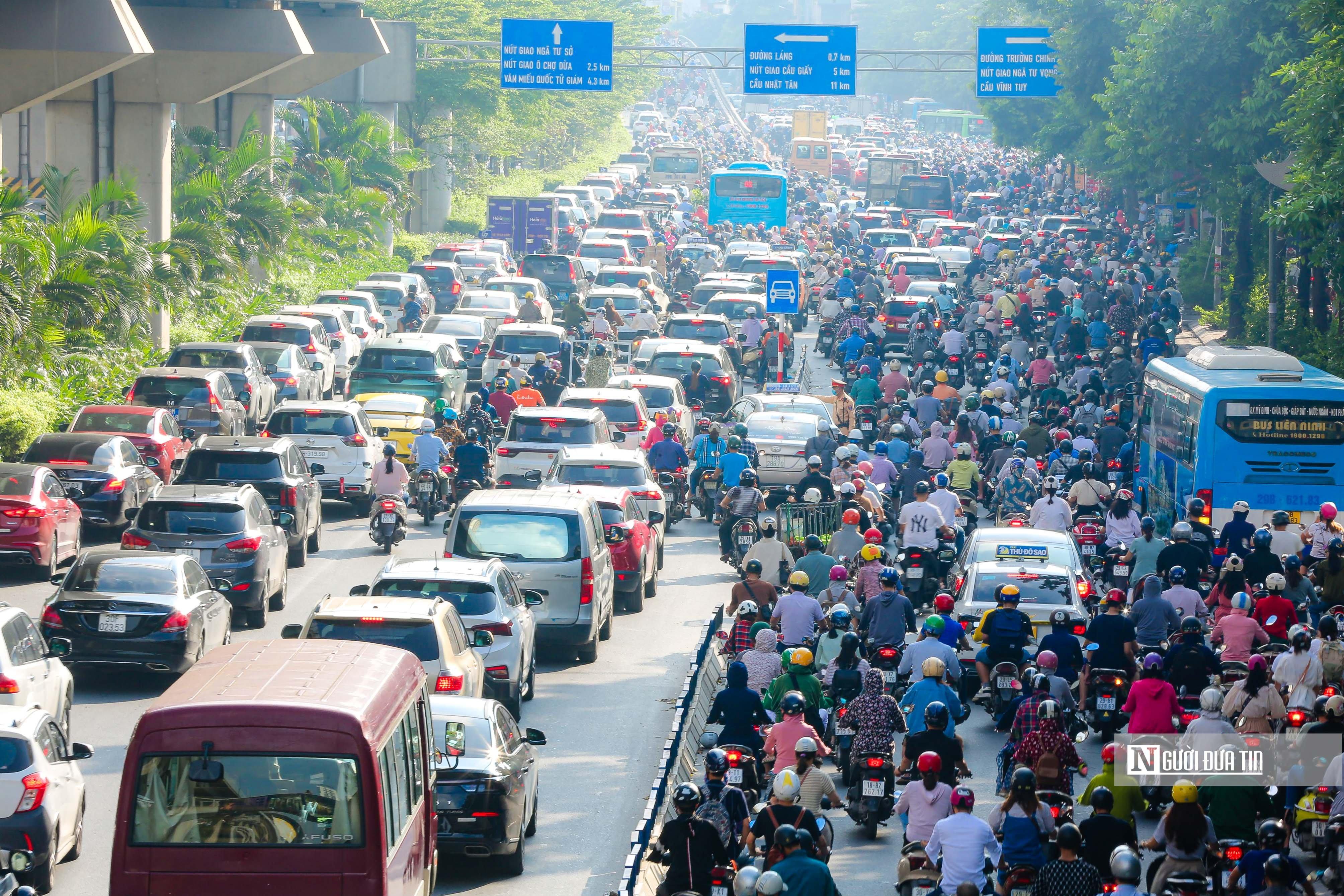 Sự kiện - Nhiều phương tiện vẫn 'lạc lối' sau 3 ngày phân làn đường Nguyễn Trãi (Hình 19).