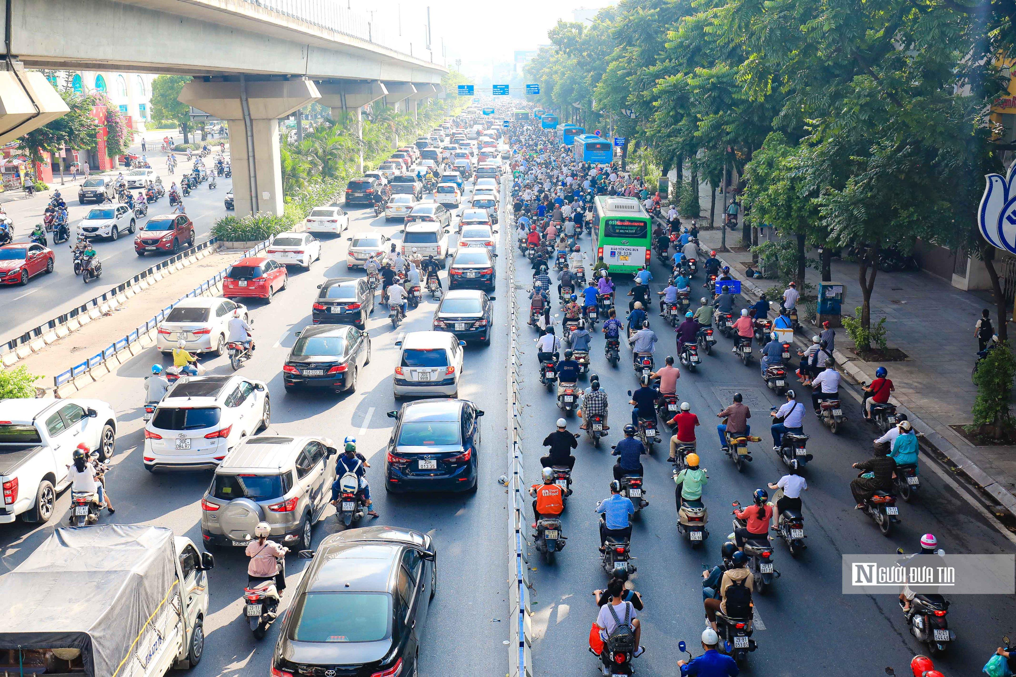 Sự kiện - Nhiều phương tiện vẫn 'lạc lối' sau 3 ngày phân làn đường Nguyễn Trãi (Hình 2).