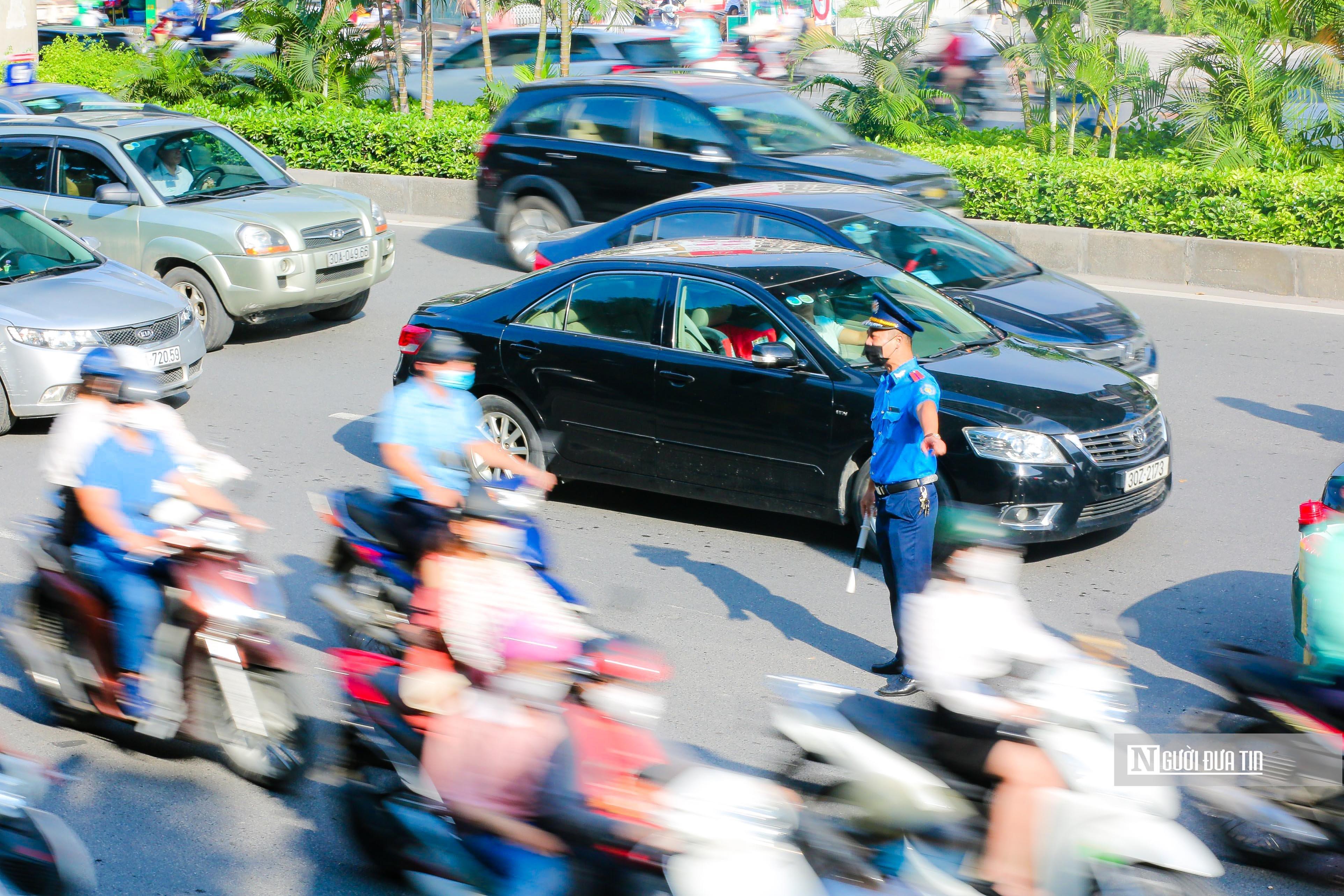 Sự kiện - Nhiều phương tiện vẫn 'lạc lối' sau 3 ngày phân làn đường Nguyễn Trãi (Hình 16).