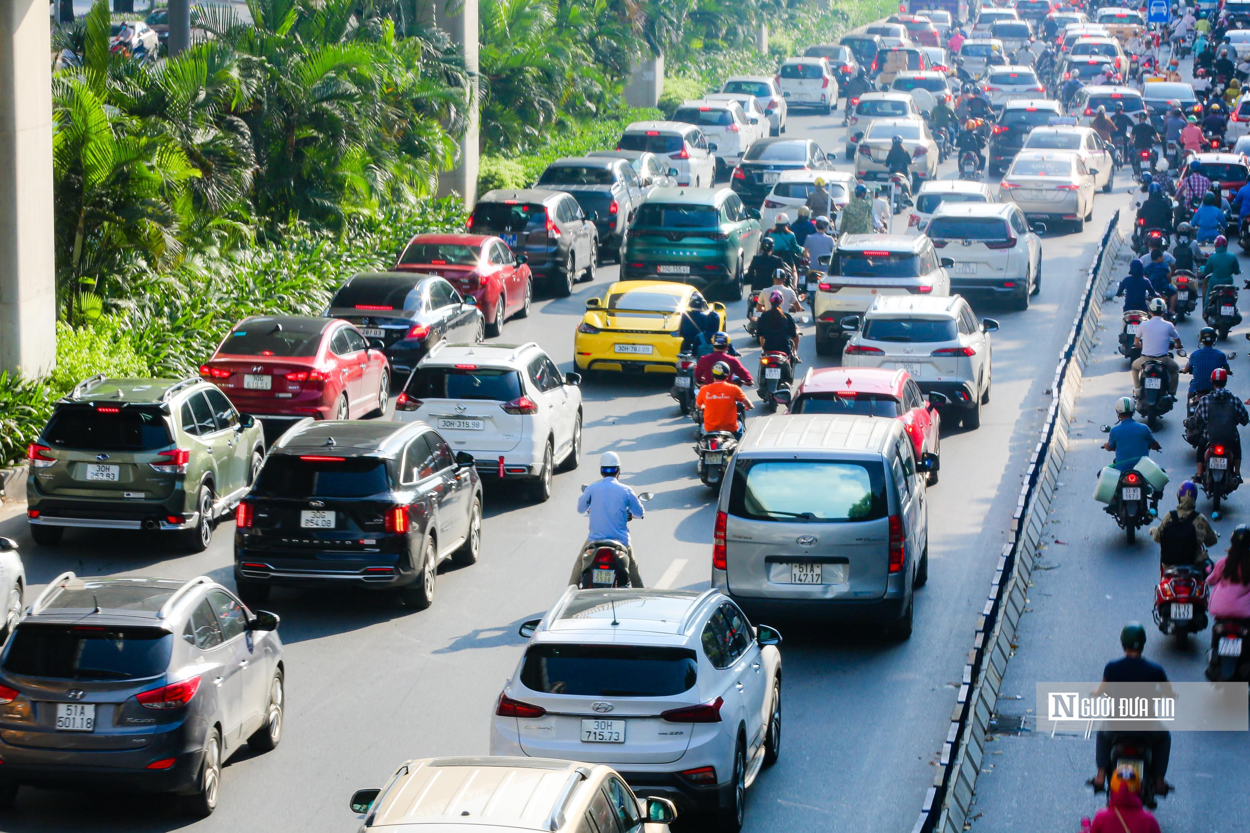 Sự kiện - Nhiều phương tiện vẫn 'lạc lối' sau 3 ngày phân làn đường Nguyễn Trãi (Hình 4).