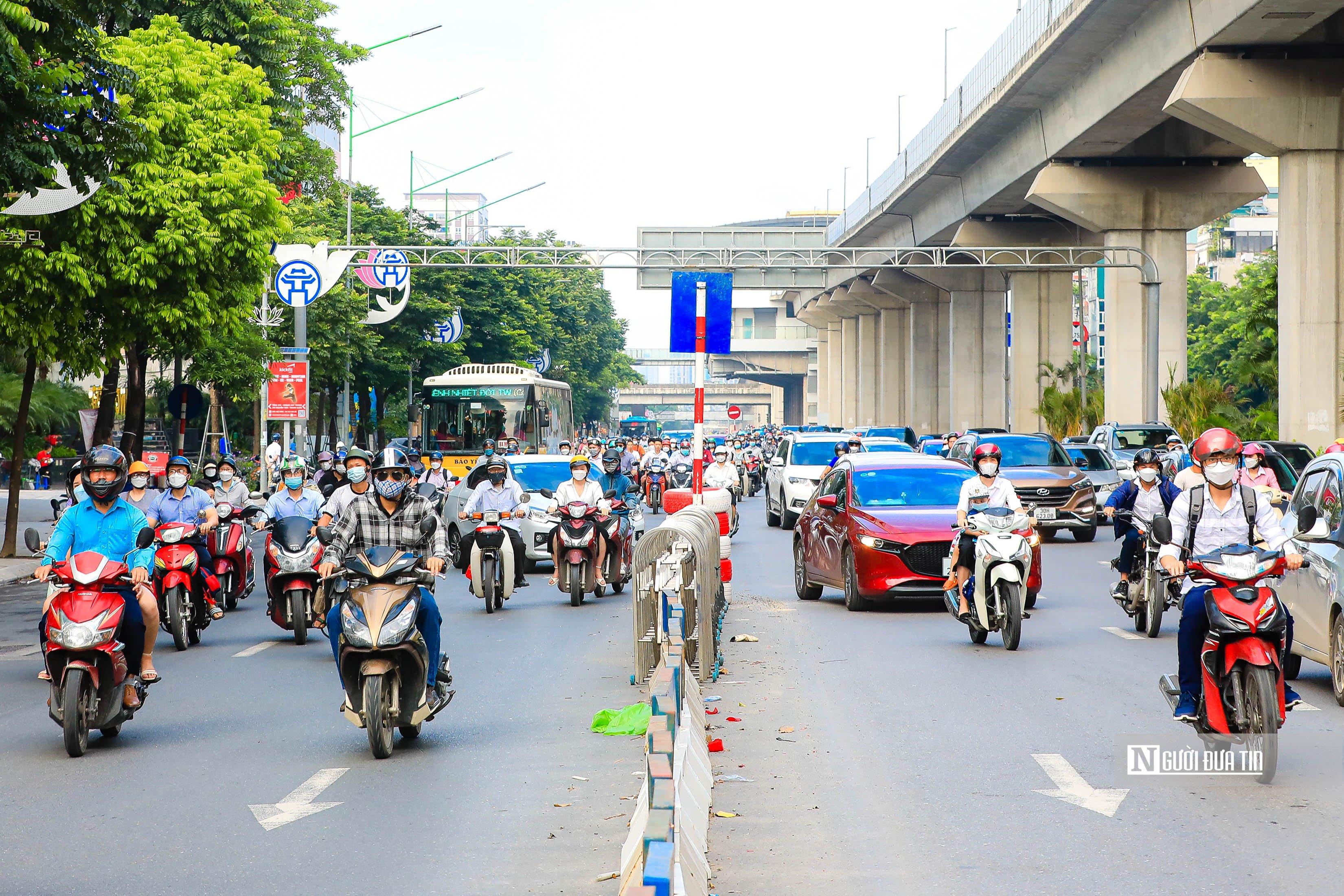 Sự kiện - Nhiều phương tiện vẫn 'lạc lối' sau 3 ngày phân làn đường Nguyễn Trãi (Hình 12).