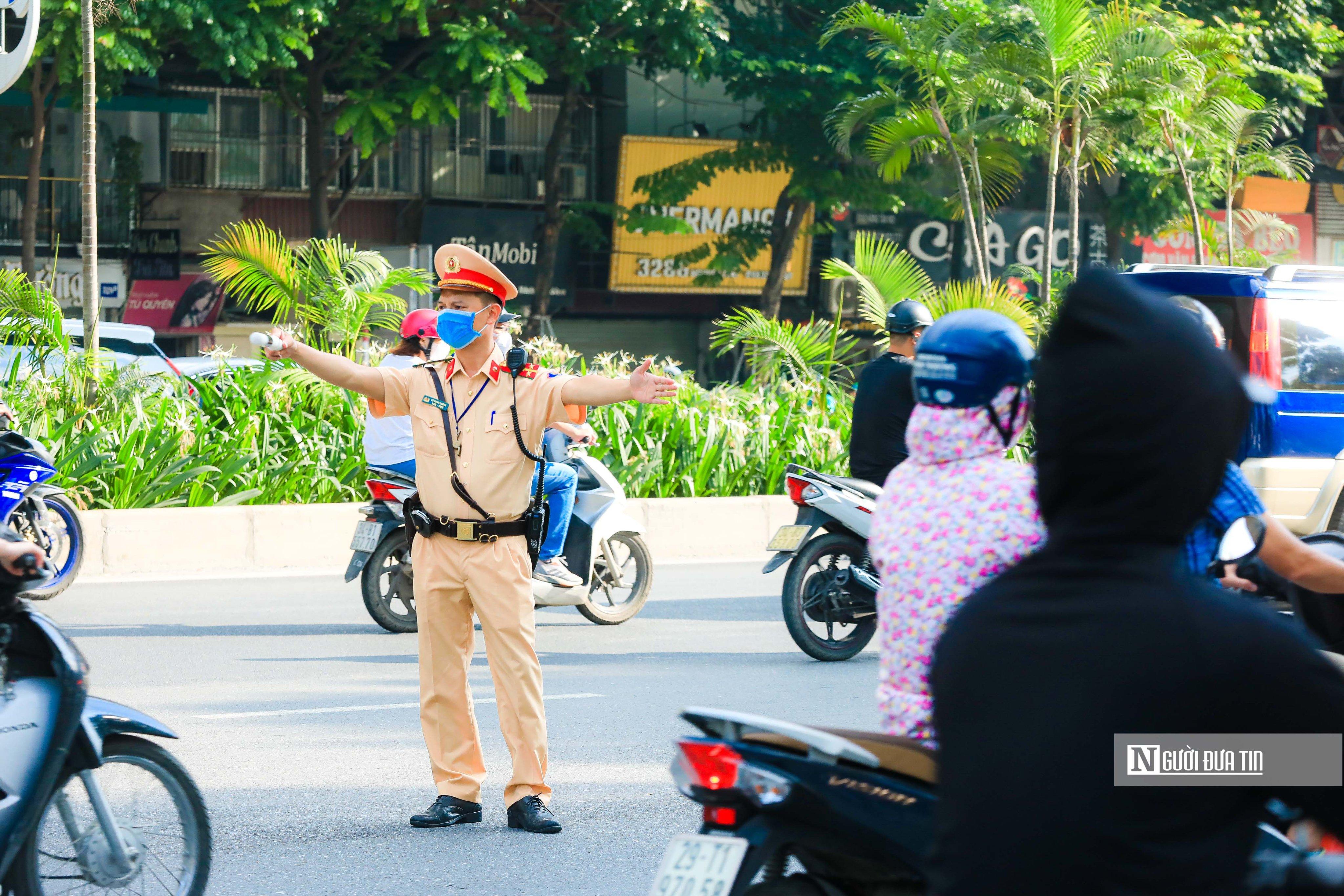 Sự kiện - Nhiều phương tiện vẫn 'lạc lối' sau 3 ngày phân làn đường Nguyễn Trãi (Hình 8).