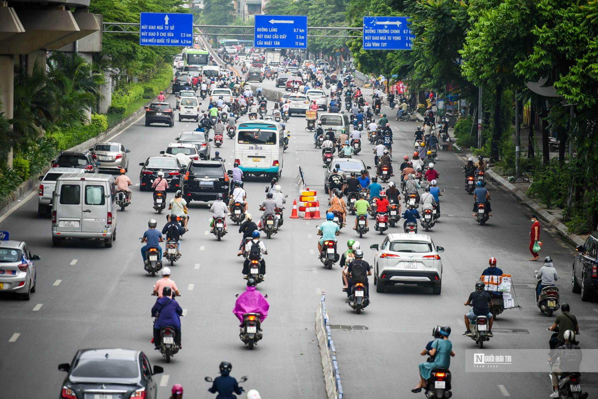 Dân sinh - Hà Nội: Nhiều xe sai làn ngày đầu đường Nguyễn Trãi lắp dải phân cách (Hình 9).