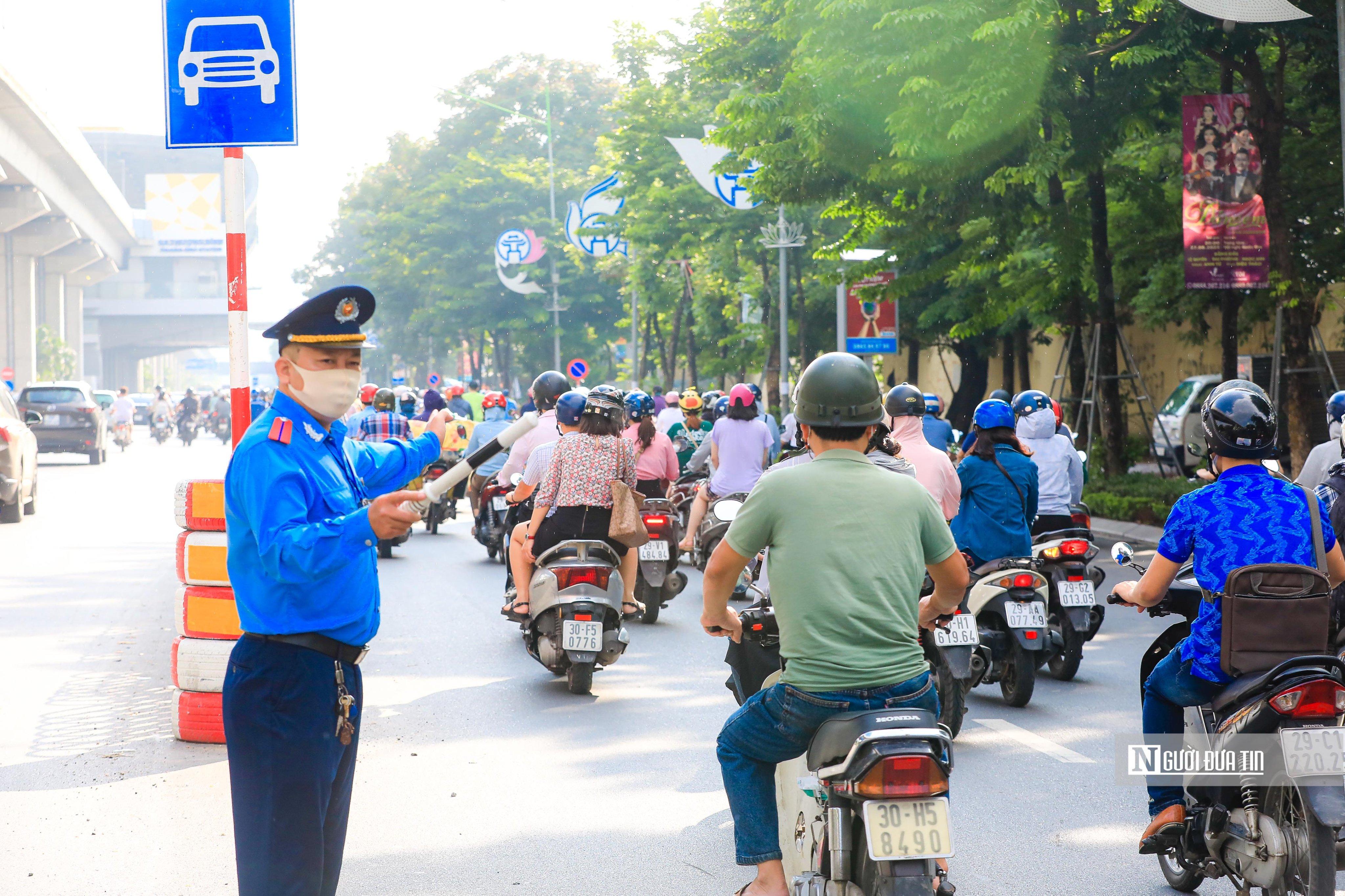 Sự kiện - Nhiều phương tiện vẫn 'lạc lối' sau 3 ngày phân làn đường Nguyễn Trãi (Hình 7).