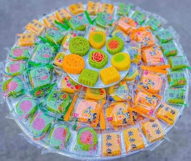 Bánh trung thu mini Trung Quốc giá 4.000 đồng, rao bán rầm rộ trên mạng - Ảnh 2.