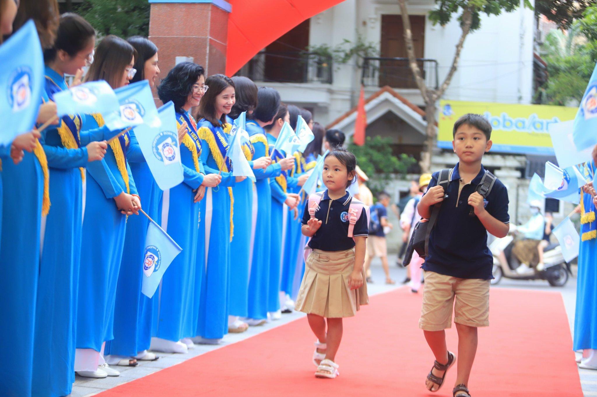 Giáo dục - Học sinh Thủ đô chào đón năm học mới (Hình 6).