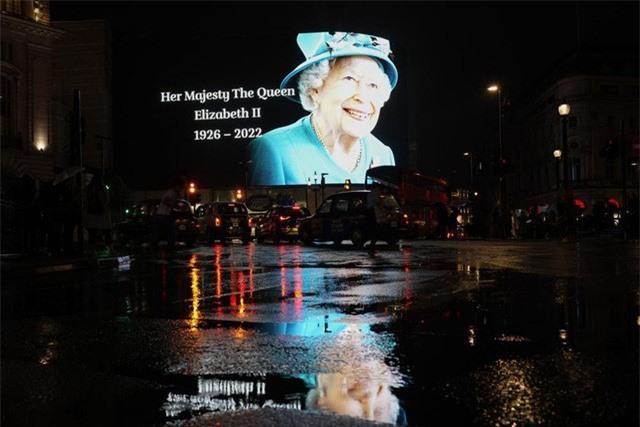 Nữ hoàng Anh Elizabeth II qua đời ở tuổi 96, lãnh đạo thế giới gửi lời chia buồn - Ảnh 16. Nữ hoàng Anh Elizabeth II qua đời ở tuổi 96, lãnh đạo thế giới gửi lời chia buồn - Ảnh 16.